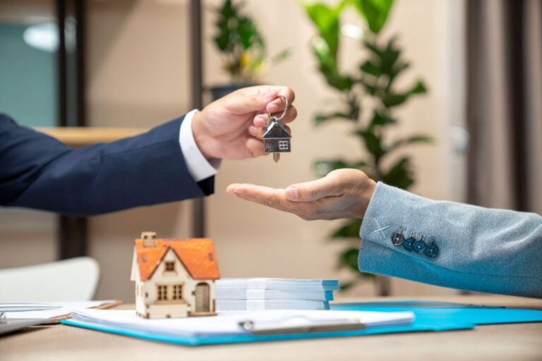 Read more about the article Unlocking the Best Deals: Navigating Mortgage Rates like a Pro
