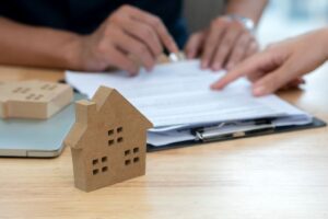 Read more about the article Riding the Wave: How Mortgage Rates Surf the Economic Tide