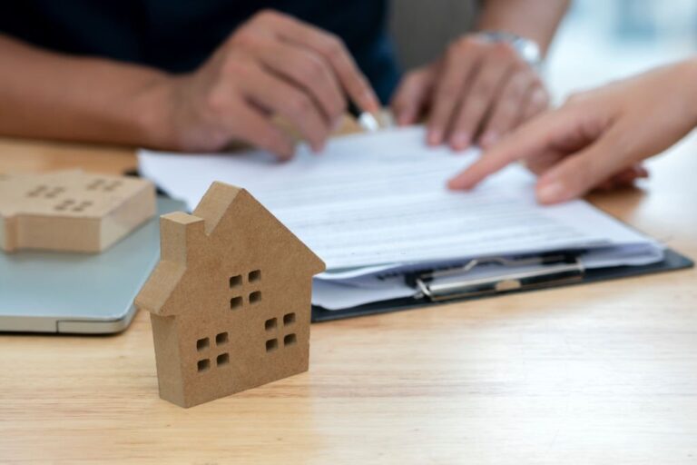 Read more about the article Riding the Wave: How Mortgage Rates Surf the Economic Tide