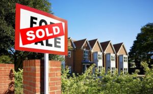 Read more about the article Cracking the Code: Decoding Mortgage Rates for Savvy Homebuyers